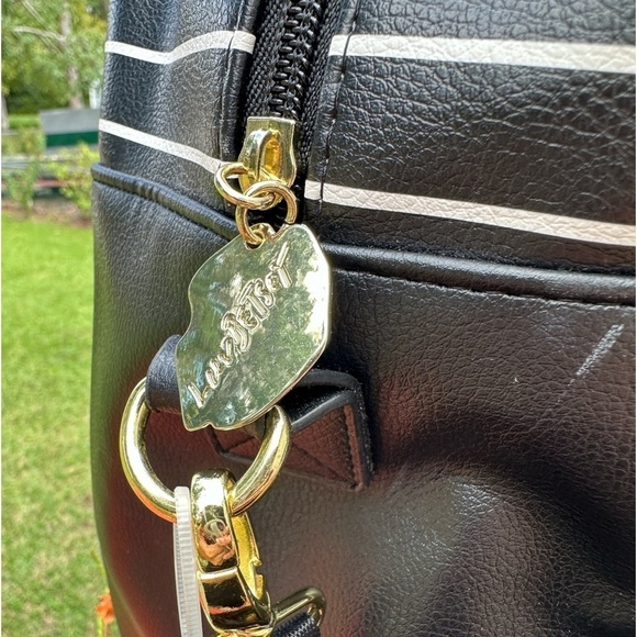 Betsey Johnson Weekend/Travel Bag/carryon/ vacation/ holiday/adjustable strap - Picture 9 of 16